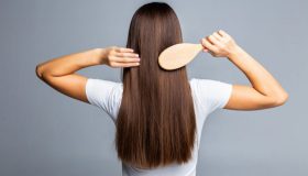 Démêler ses Cheveux sans Souffrir – Les 5 Meilleures Techniques