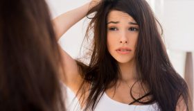 Comment aider les cheveux secs à retrouver leur bonne apparence ? Remèdes maison pour les cheveux secs